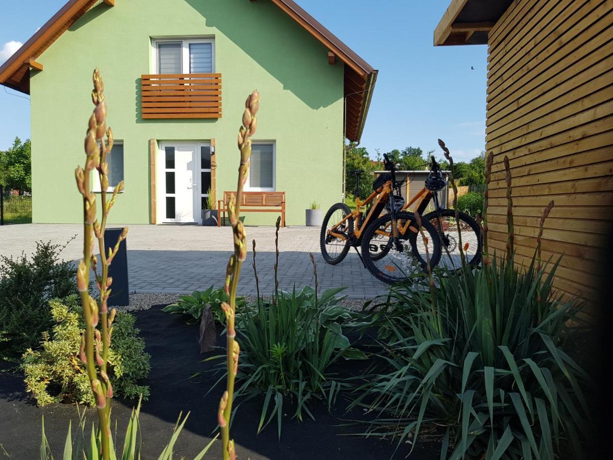 Holiday Home Znojmo W/ Wellness & Wine Exterior foto